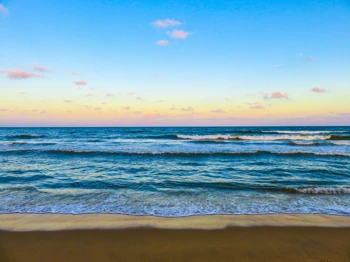 Sea shore, tide